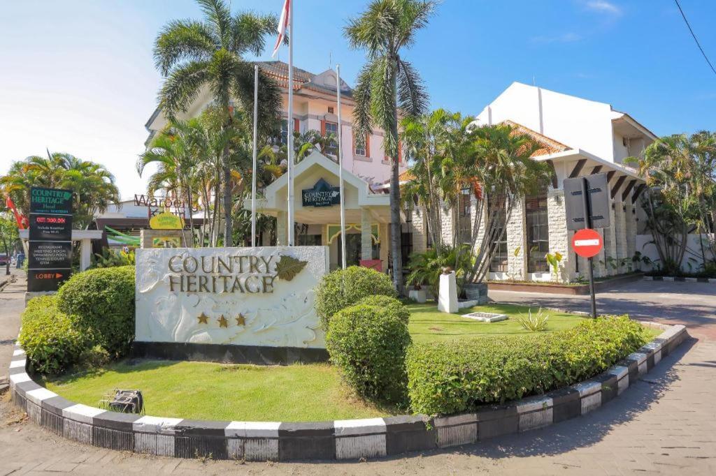 Country Heritage Resort Hotel Сурабая Экстерьер фото